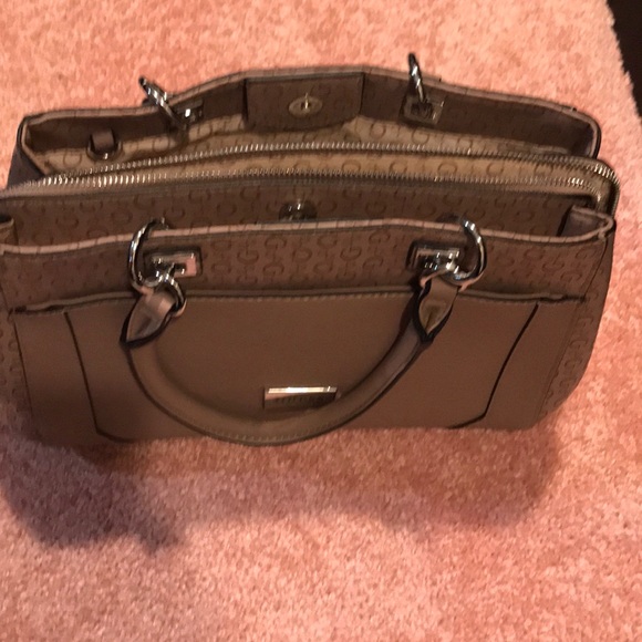 Mauve pink Guess purse - Picture 3 of 3